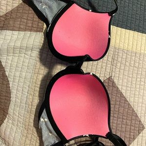 PINK bra size 34b / lightly worn / great condition